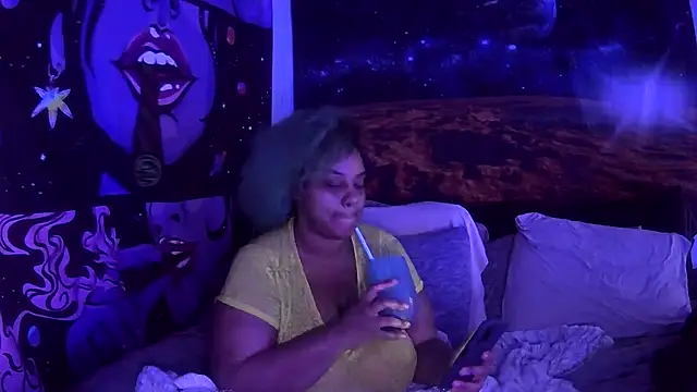 Snapshot of AutumnHart chatting on 02.05.25 AutumnHart online show from 02.05.25