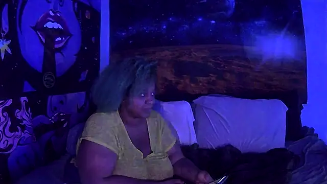 Snapshot of AutumnHart chatting on 02.05.25 AutumnHart online show from 02.05.25