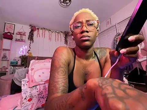 Snapshot of VixenCapri chatting on 02.04.26 VixenCapri online show from 02.04.26