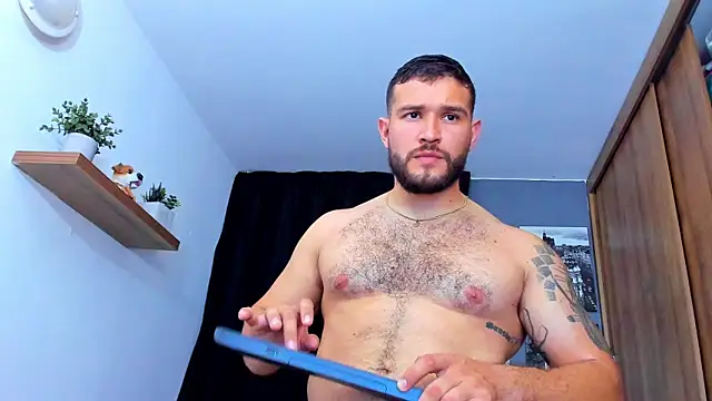 Snapshot of AndrewDiaz chatting on 10.27.25 AndrewDiaz online show from 10.27.25