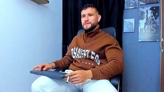 Snapshot of AndrewDiaz chatting on 11.15.25 AndrewDiaz online show from 11.15.25