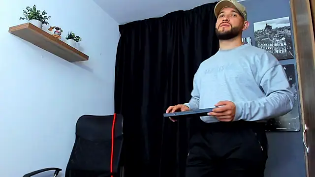 Snapshot of AndrewDiaz chatting on 11.19.25 AndrewDiaz online show from 11.19.25