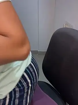 Snapshot of kannadatelugugirl chatting on 12.29.24 kannadatelugugirl online show from 12.29.24