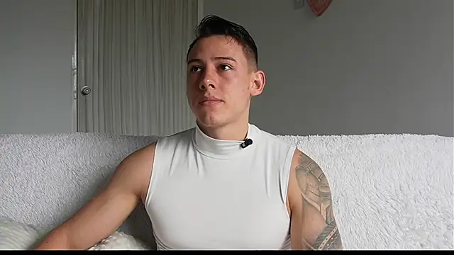 Snapshot of Muscle_King_Cum chatting on 05.11.26 Muscle King Cum online show from 05.11.26