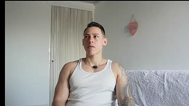 Snapshot of Muscle_King_Cum chatting on 05.12.26 Muscle King Cum online show from 05.12.26