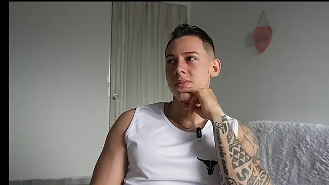 Snapshot of Muscle_King_Cum chatting on 05.13.26 Muscle King Cum online show from 05.13.26