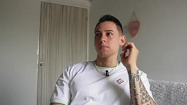 Snapshot of Muscle_King_Cum chatting on 05.18.26 Muscle King Cum online show from 05.18.26