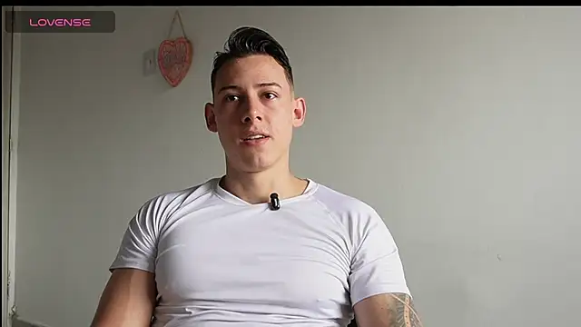 Snapshot of Muscle_King_Cum chatting on 06.18.26 Muscle King Cum online show from 06.18.26