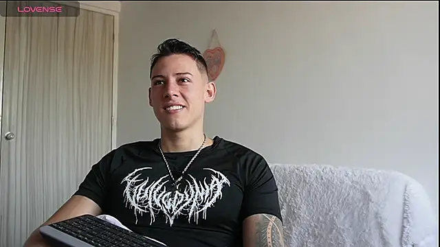 Snapshot of Muscle_King_Cum chatting on 06.24.26 Muscle King Cum online show from 06.24.26