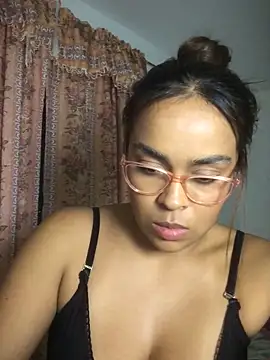 Snapshot of JuanaSimons chatting on 12.05.25 JuanaSimons online show from 12.05.25