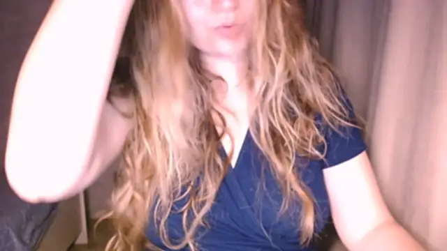 Snapshot of fiona_cute_2 chatting on 10.05.25 fiona cute 2 online show from 10.05.25