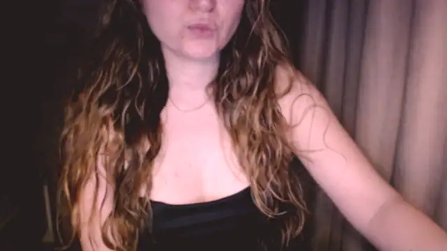 Snapshot of fiona_cute_2 chatting on 12.01.25 fiona cute 2 online show from 12.01.25