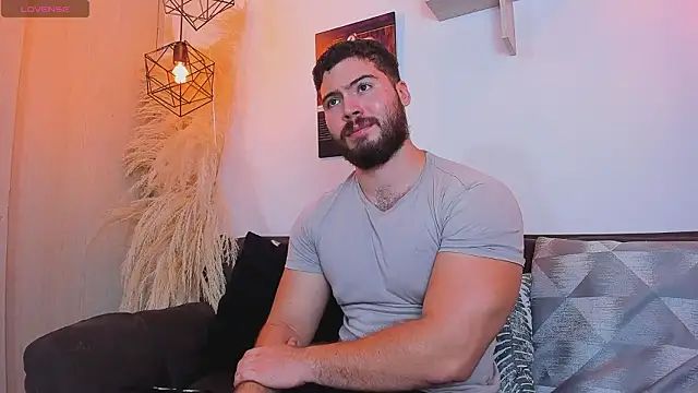 Snapshot of SebastianVilla_ chatting on 03.13.26 SebastianVilla online show from 03.13.26