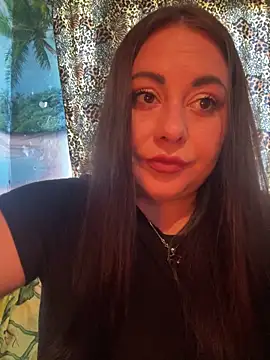 Snapshot of DaisyStreet chatting on 06.16.26 DaisyStreet online show from 06.16.26