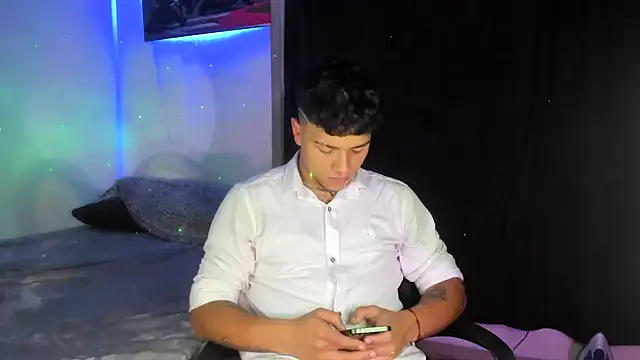 Dominic Biker   online show from 12.12.24