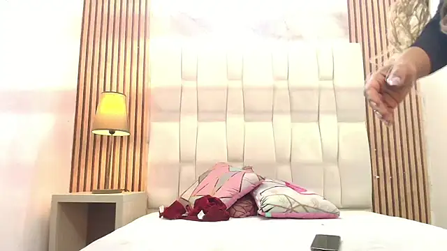 Snapshot of Hannagarces chatting on 09.13.25 Hannagarces online show from 09.13.25