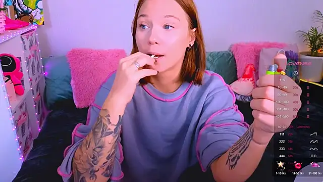 Snapshot of Karen_morris chatting on 10.02.25 Karen morris online show from 10.02.25