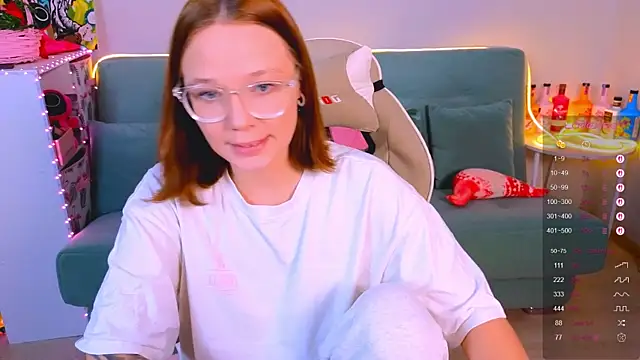 Snapshot of Karen_morris chatting on 10.18.25 Karen morris online show from 10.18.25