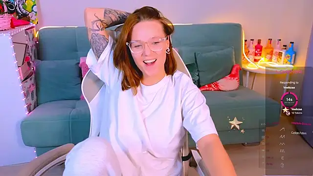 Snapshot of Karen_morris chatting on 10.19.25 Karen morris online show from 10.19.25