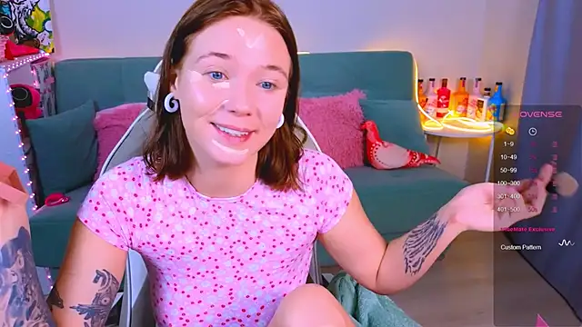 Snapshot of Karen_morris chatting on 10.25.25 Karen morris online show from 10.25.25