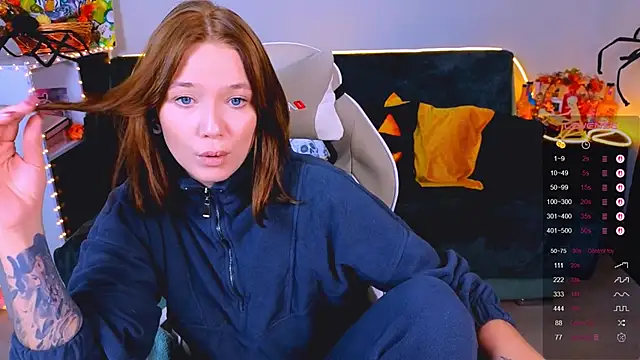 Snapshot of Karen_morris chatting on 10.29.25 Karen morris online show from 10.29.25