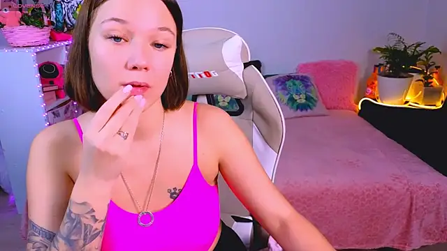 Snapshot of Karen_morris chatting on 11.30.25 Karen morris online show from 11.30.25