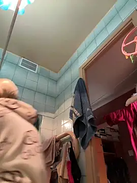 LikaCat online show from 02.23.25