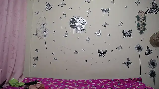 Snapshot of Nicolle-sky chatting on 06.26.26 Nicolle-sky online show from 06.26.26