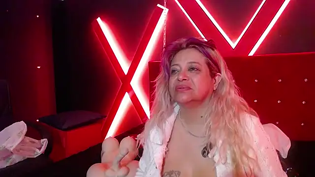 Snapshot of Natasha_699 chatting on 10.11.25 Natasha 699 online show from 10.11.25