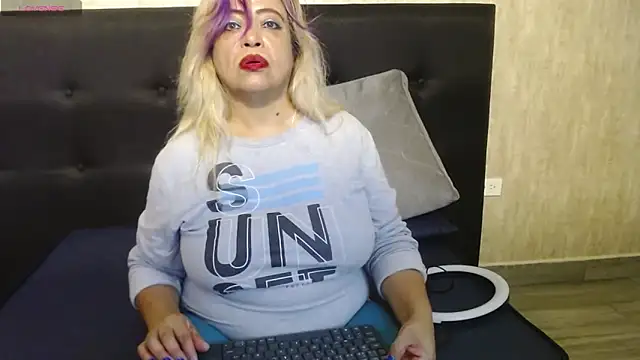 Snapshot of Natasha_699 chatting on 11.19.25 Natasha 699 online show from 11.19.25