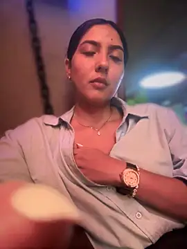 MarianaBenz online show from 02.28.25