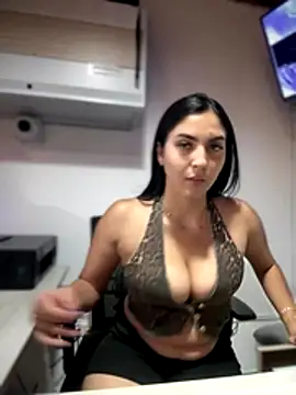 MarianaBenz online show from 11.16.25