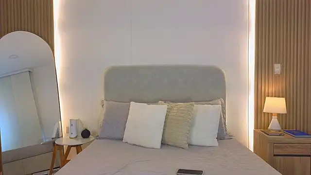 KristennBlue online show from 04.25.26