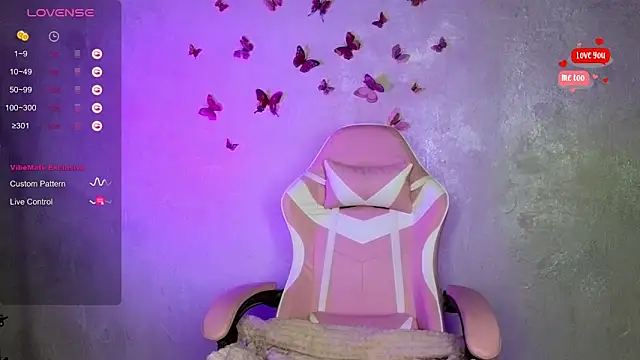 Snapshot of shy_blondiee chatting on 09.13.25 shy blondiee online show from 09.13.25