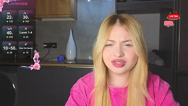 Snapshot of shy_blondiee chatting on 02.04.26 shy blondiee online show from 02.04.26