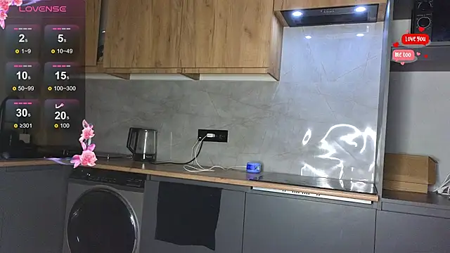 Snapshot of shy_blondiee chatting on 02.08.26 shy blondiee online show from 02.08.26