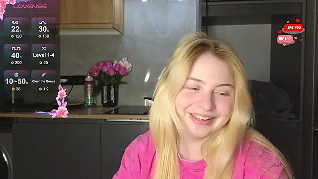 Snapshot of shy_blondiee chatting on 02.18.26 shy blondiee online show from 02.18.26