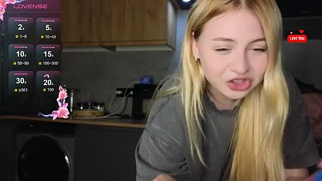 Snapshot of shy_blondiee chatting on 03.07.26 shy blondiee online show from 03.07.26