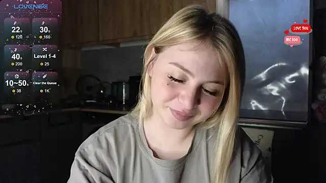 Snapshot of shy_blondiee chatting on 05.17.26 shy blondiee online show from 05.17.26