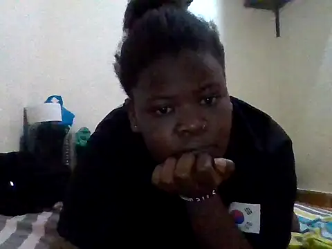 Snapshot of honeypotsweet chatting on 10.13.25 honeypotsweet online show from 10.13.25