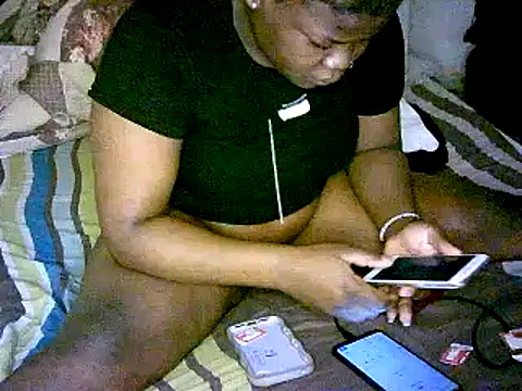 Snapshot of honeypotsweet chatting on 12.23.25 honeypotsweet online show from 12.23.25