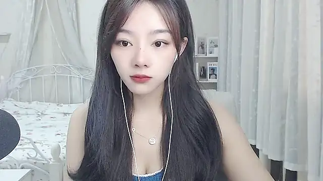 Snapshot of Jenny-Z chatting on 06.13.26 Jenny-Z online show from 06.13.26