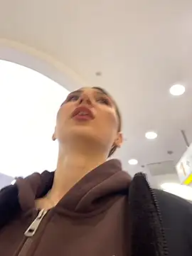 Snapshot of QuitieLia chatting on 02.25.26 QuitieLia online show from 02.25.26