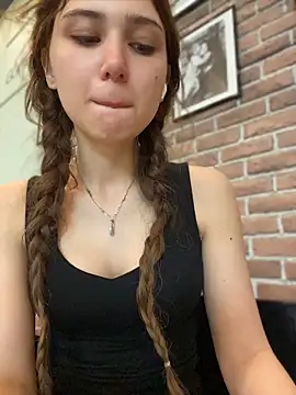 Snapshot of QuitieLia chatting on 05.14.26 QuitieLia online show from 05.14.26