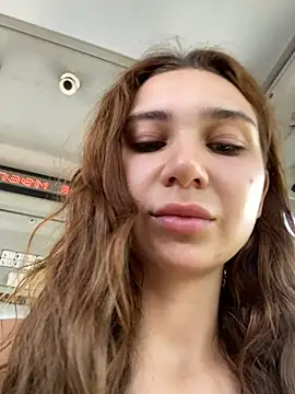 Snapshot of QuitieLia chatting on 07.18.26 QuitieLia online show from 07.18.26