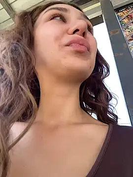Snapshot of QuitieLia chatting on 07.20.26 QuitieLia online show from 07.20.26