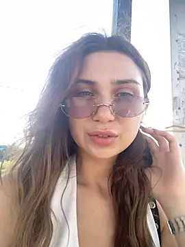 Snapshot of QuitieLia chatting on 07.28.26 QuitieLia online show from 07.28.26
