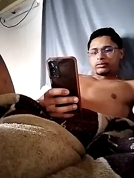 Snapshot of cirilopaupqueno chatting on 10.04.25 cirilopaupqueno online show from 10.04.25