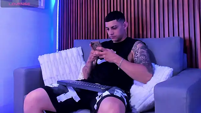 Alex cute77 online show from 04.30.26