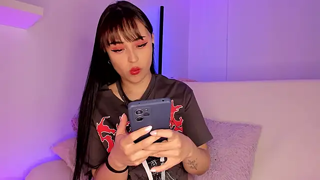 Snapshot of Gloomydoll chatting on 12.10.24 Gloomydoll online show from 12.10.24